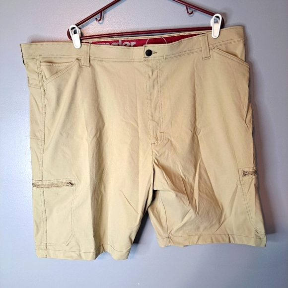 Wrangler Other - Wrangler cargo shorts. Size 46